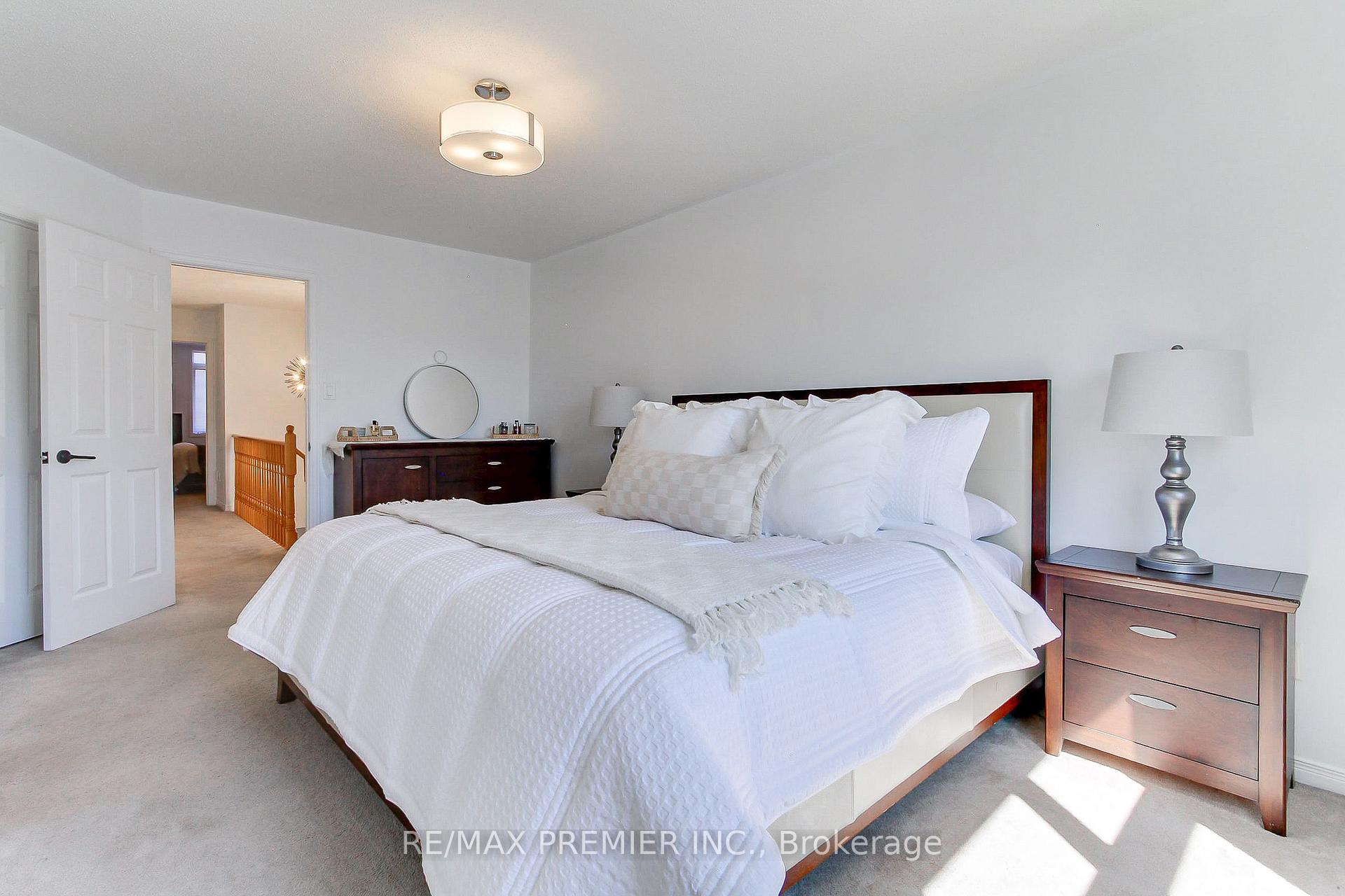Photo 11 of 39 Ronan Crescent, Vaughan, Sonoma Heights — HOMEH