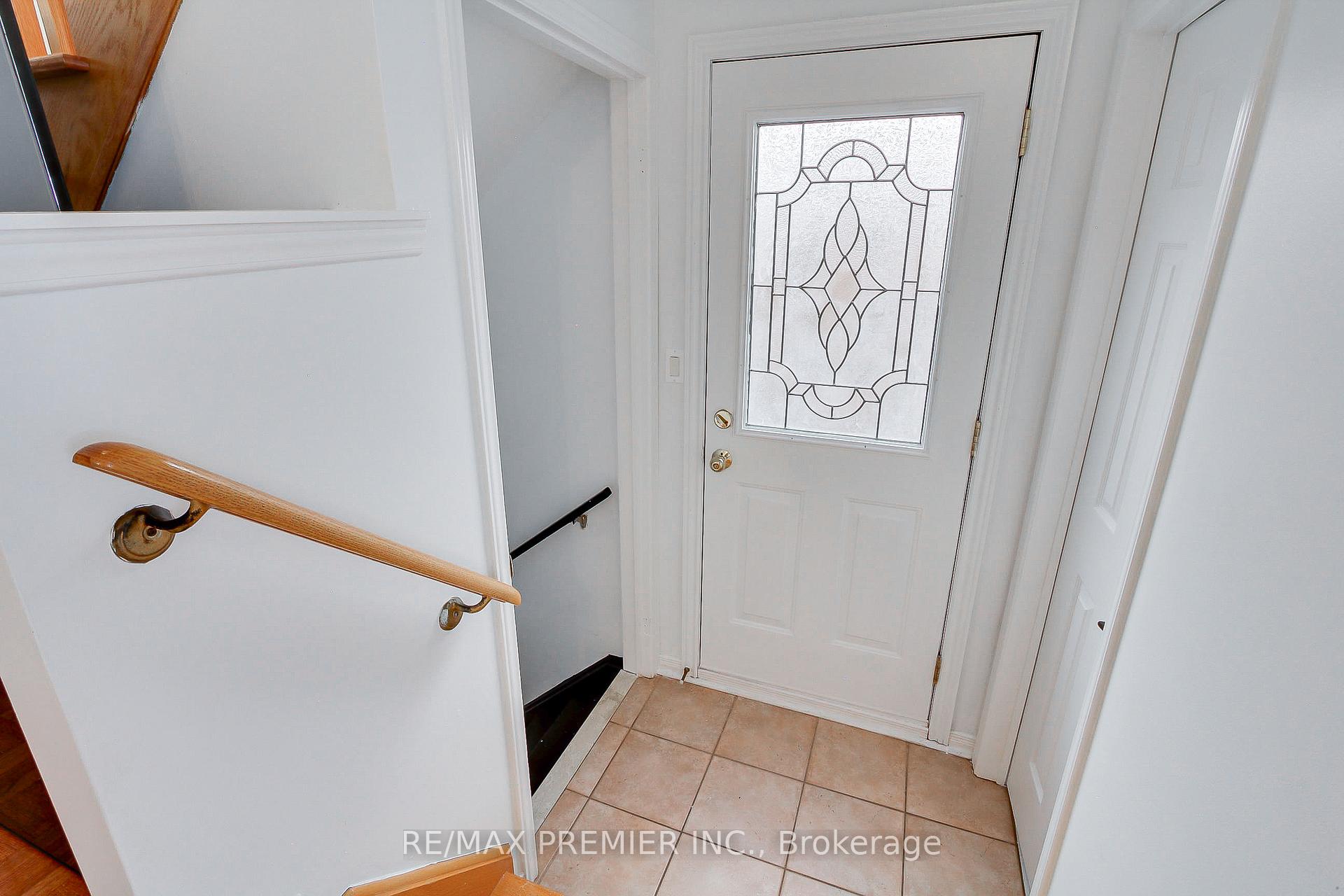 Photo 17 of 39 Ronan Crescent, Vaughan, Sonoma Heights — HOMEH