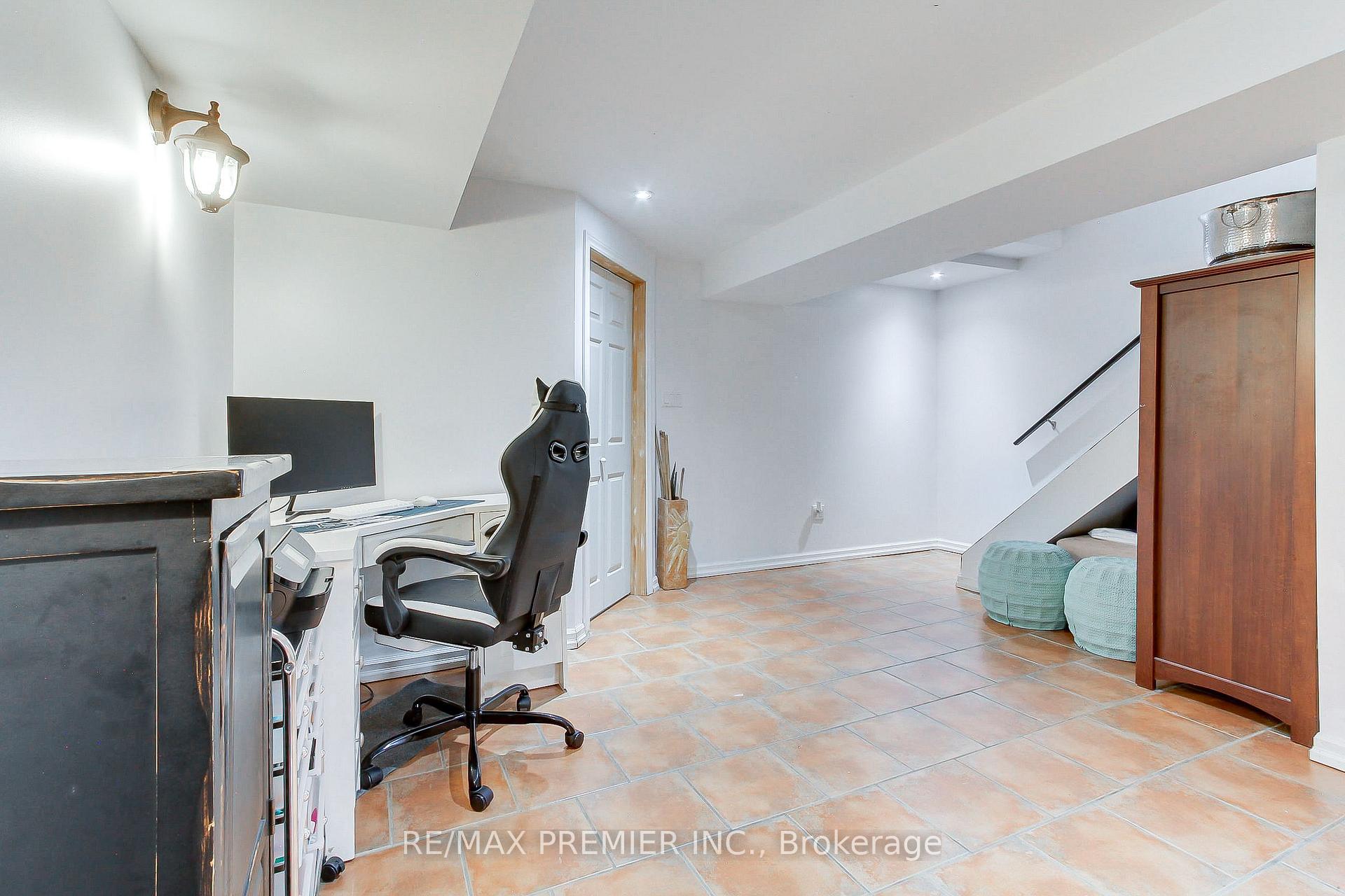 Photo 18 of 39 Ronan Crescent, Vaughan, Sonoma Heights — HOMEH