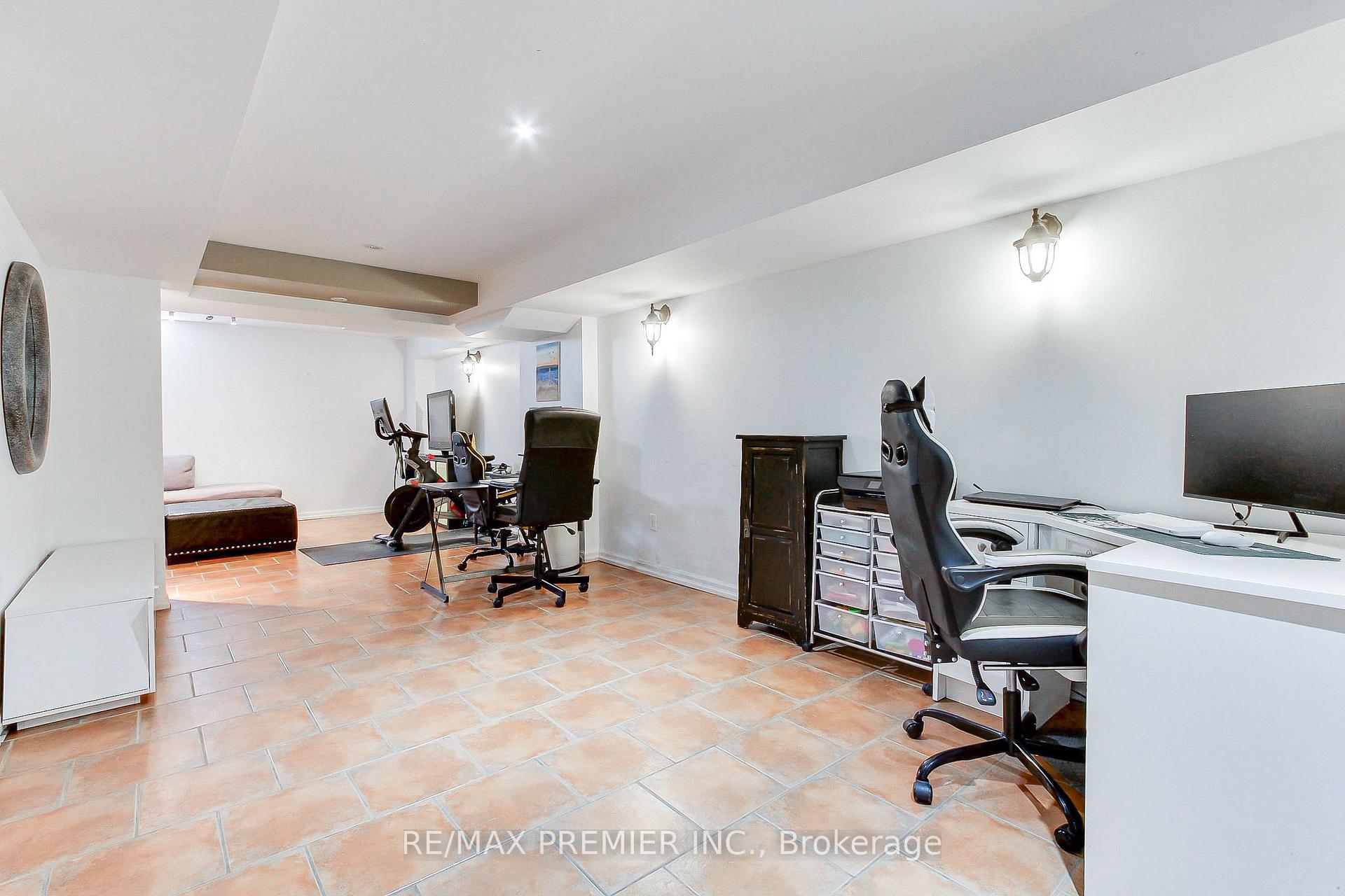 Photo 19 of 39 Ronan Crescent, Vaughan, Sonoma Heights — HOMEH