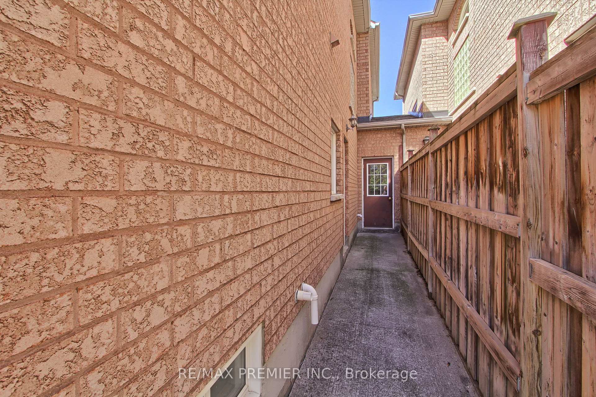 Photo 23 of 39 Ronan Crescent, Vaughan, Sonoma Heights — HOMEH