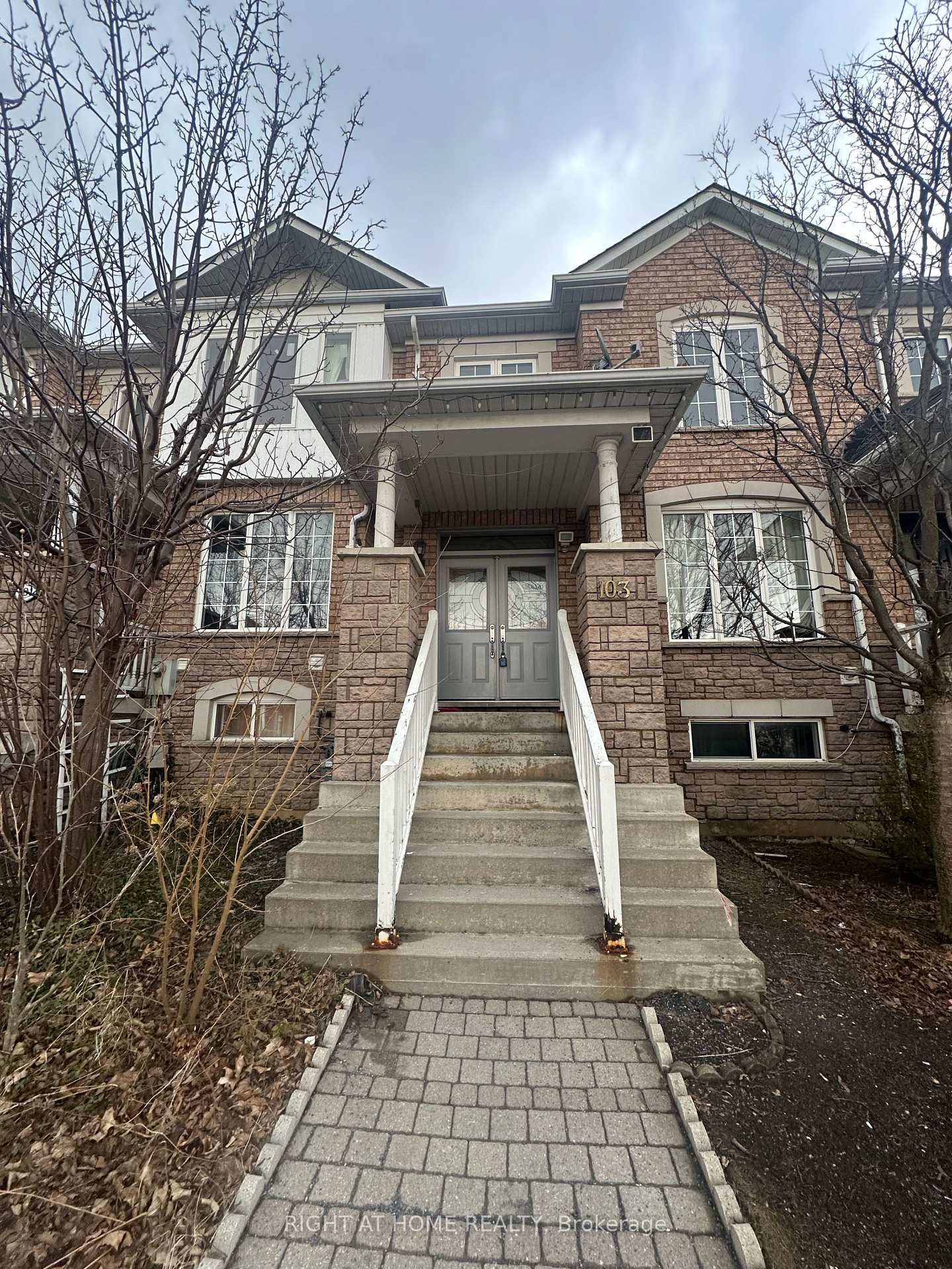 Front of 103 Forest Run Boulevard