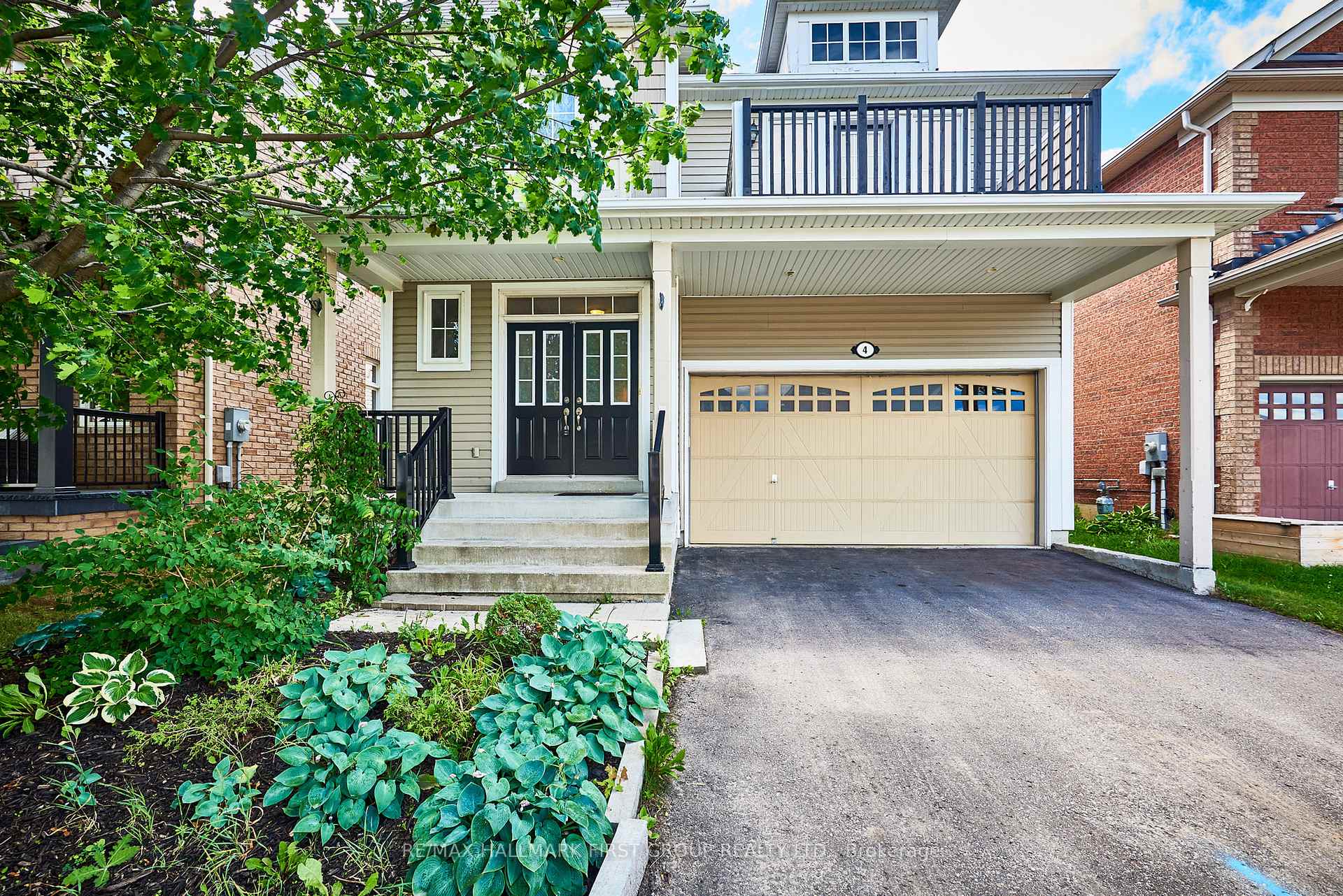 Photo 2 of 4 Bayern Drive, Whitby, Brooklin — HOMEH
