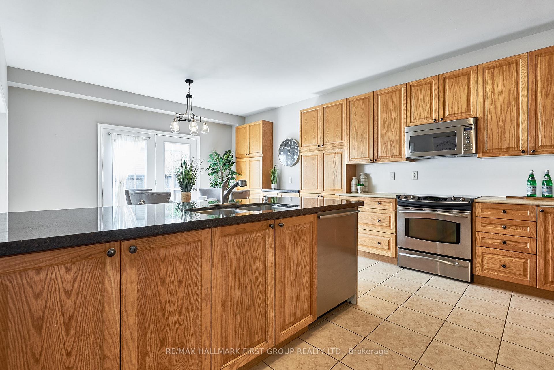 Photo 8 of 4 Bayern Drive, Whitby, Brooklin — HOMEH