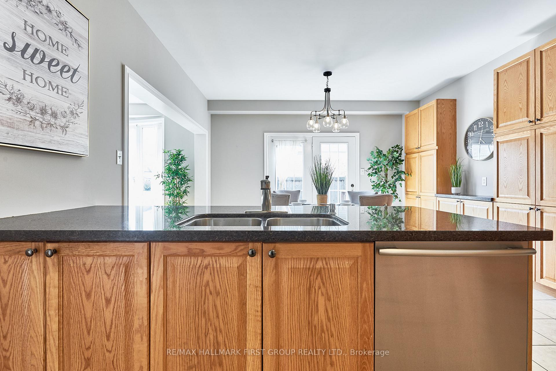 Photo 9 of 4 Bayern Drive, Whitby, Brooklin — HOMEH