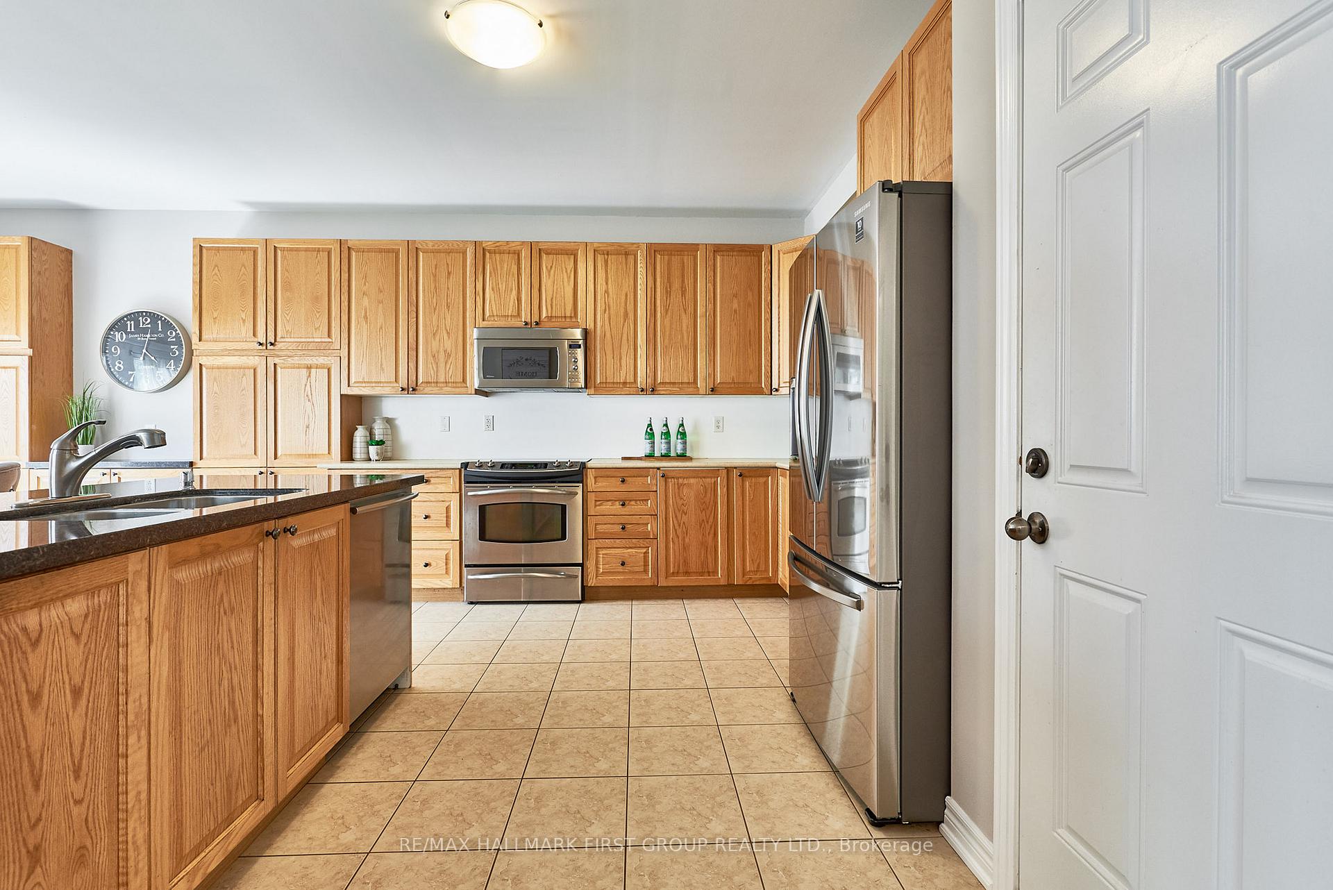 Photo 10 of 4 Bayern Drive, Whitby, Brooklin — HOMEH