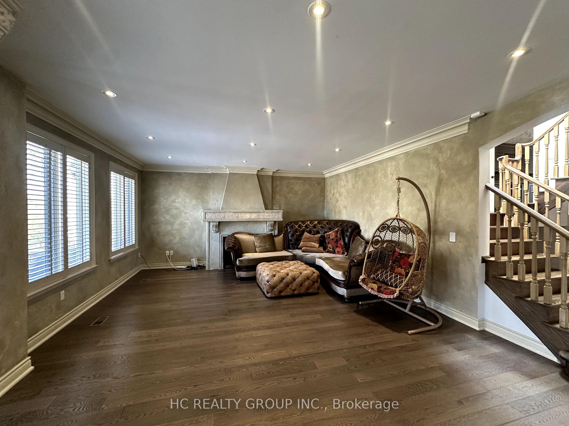 Photo 8 of 2 Sanibel Crescent, Vaughan, Uplands — HOMEH