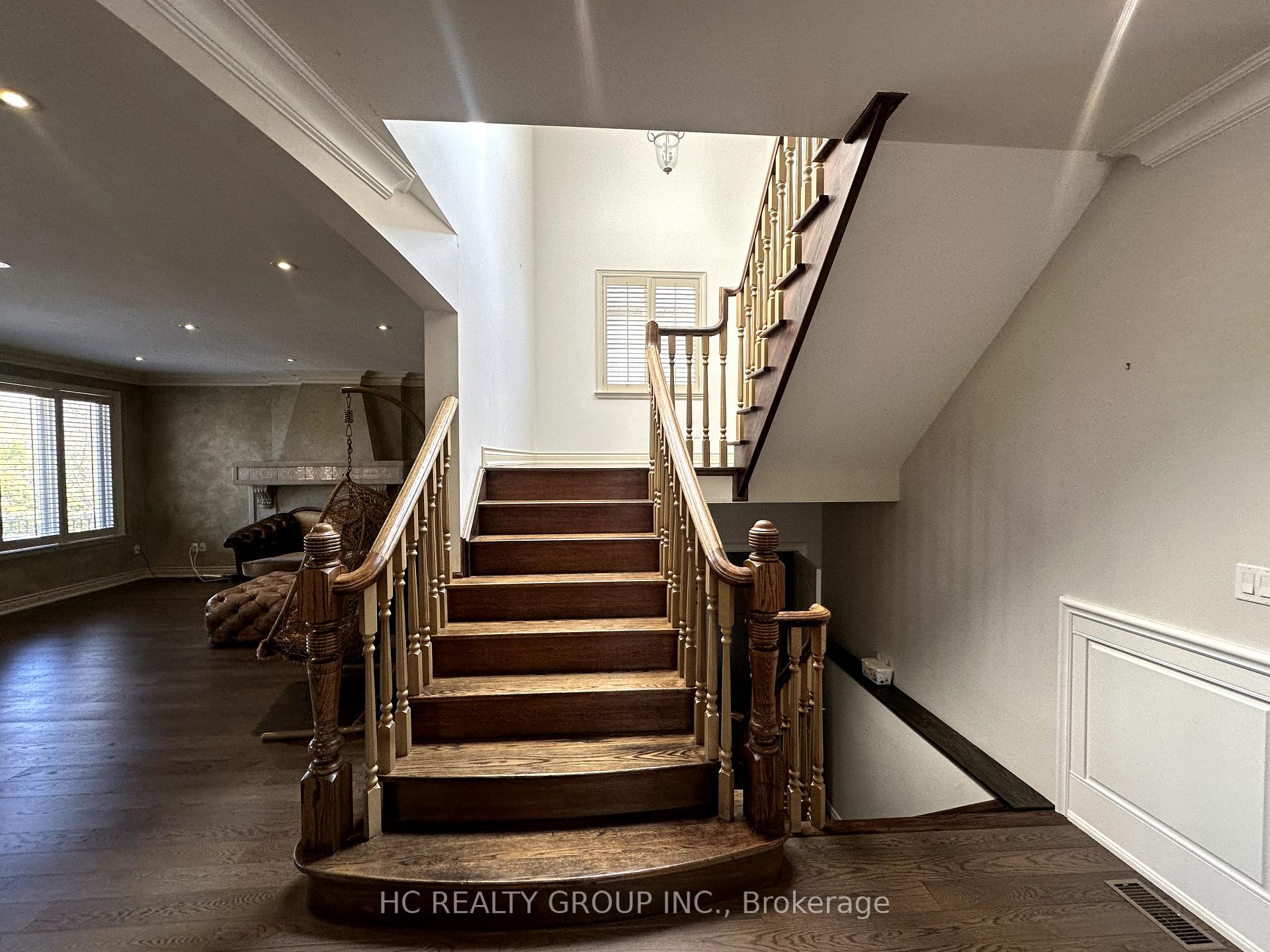 Photo 9 of 2 Sanibel Crescent, Vaughan, Uplands — HOMEH