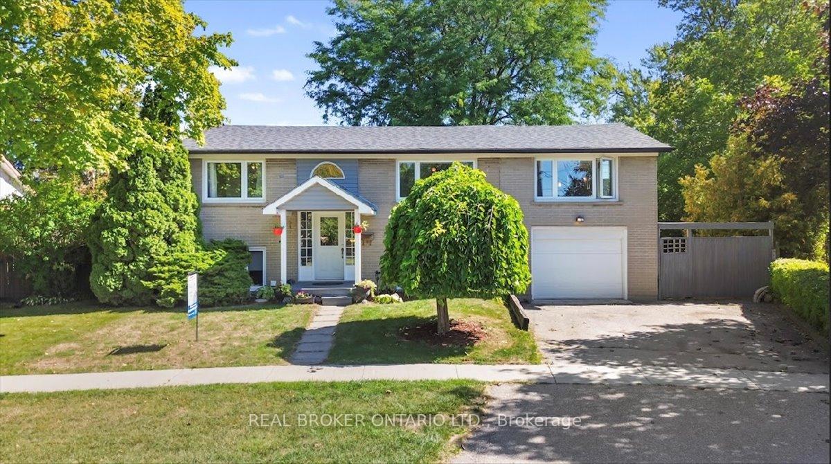 Front of 931 Bayview Avenue