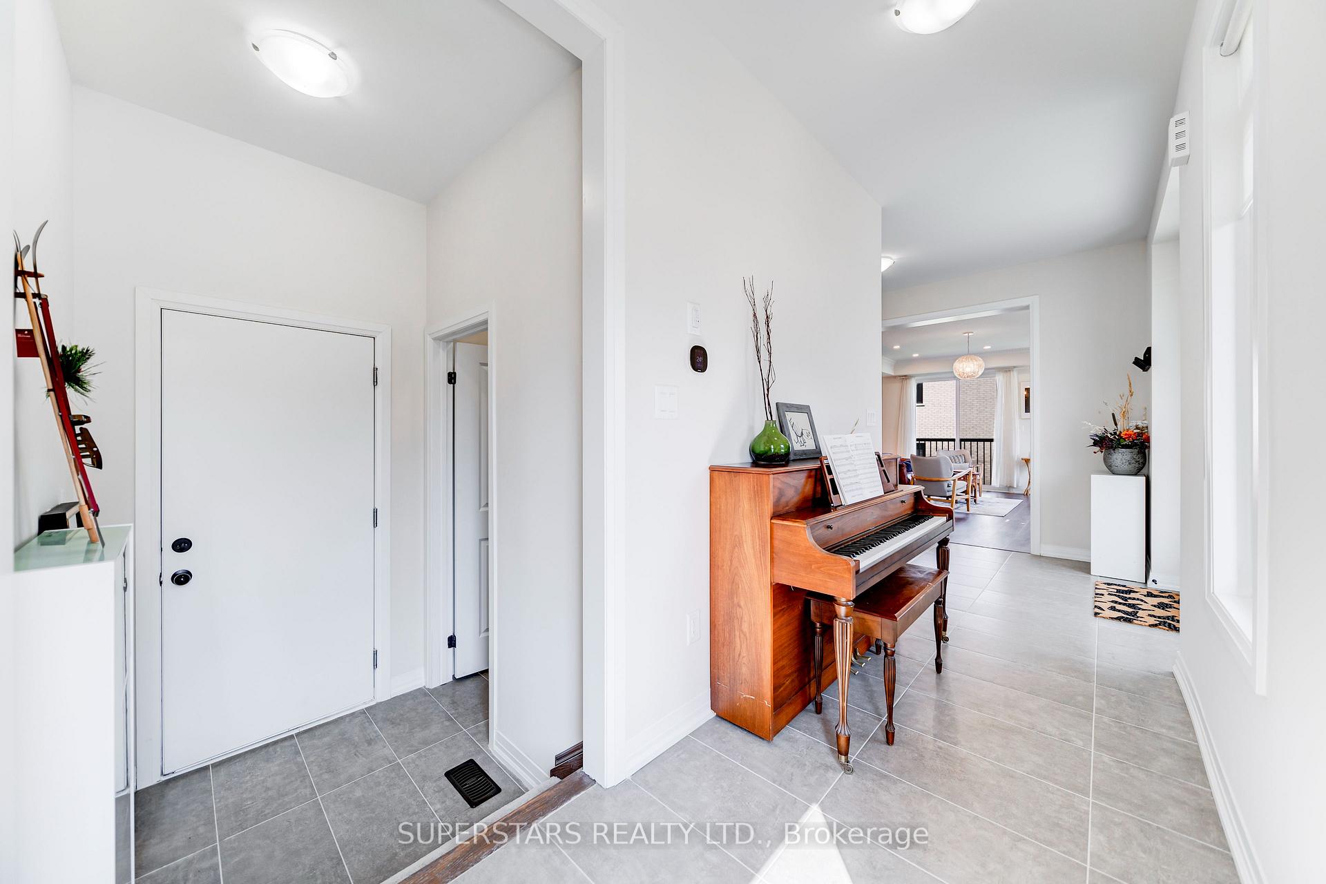 Photo 13 of 114 Armilia Place, Whitby, Rural Whitby — HOMEH