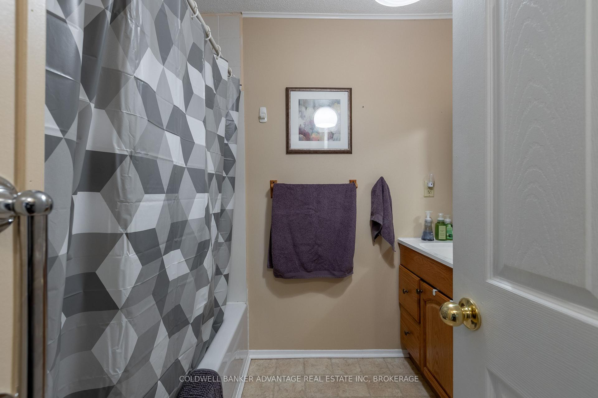 Photo 17 of 110 Roosevelt Avenue, Welland, Lincoln/Crowland — HOMEH