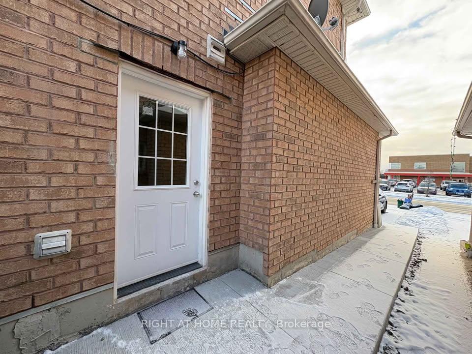 Photo 2 of Unit Lower, 126 Medland Avenue, Whitby, Williamsburg — HOMEH