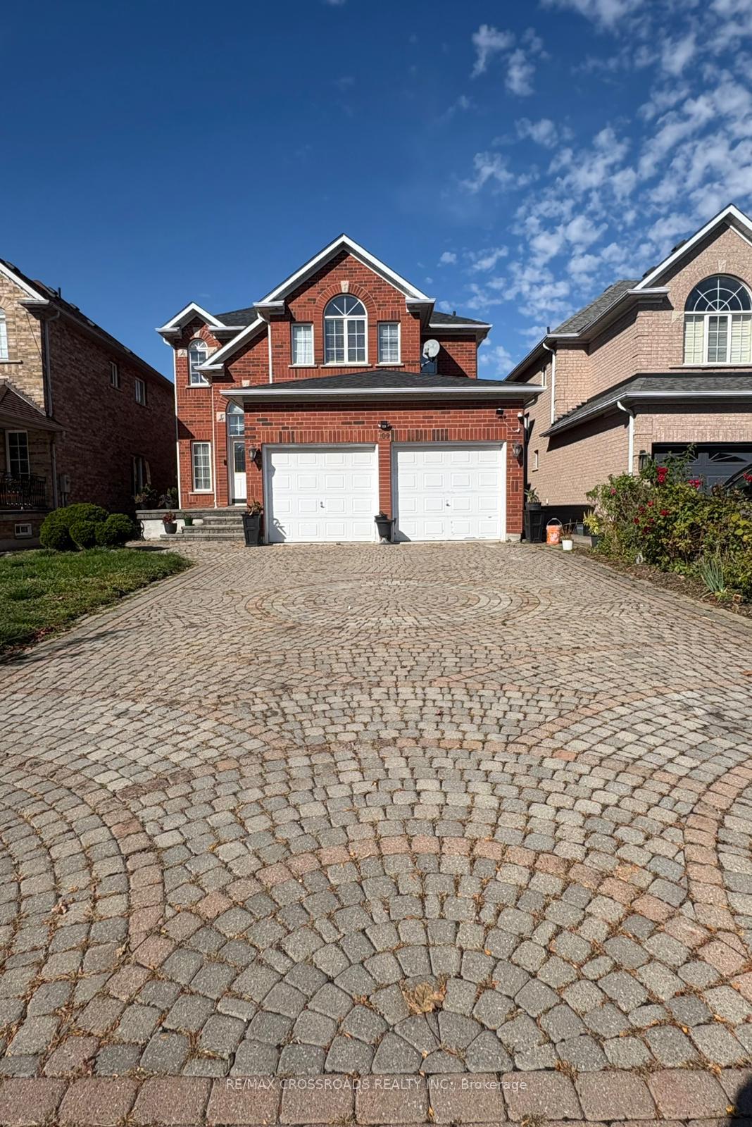 Photo 1 of 109 Hollybush Drive, Vaughan, Maple — HOMEH