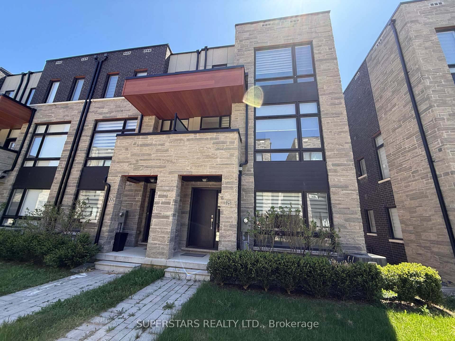 Front of 18 Mogul Road