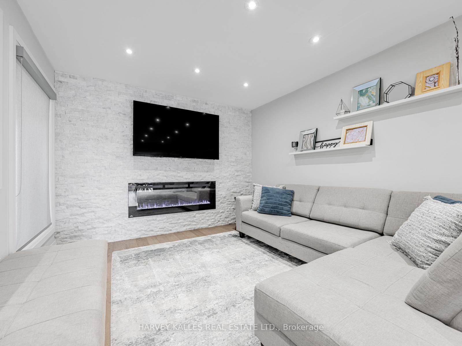 Photo 4 of 106 Bay Hill Drive, Vaughan, Glen Shields — HOMEH