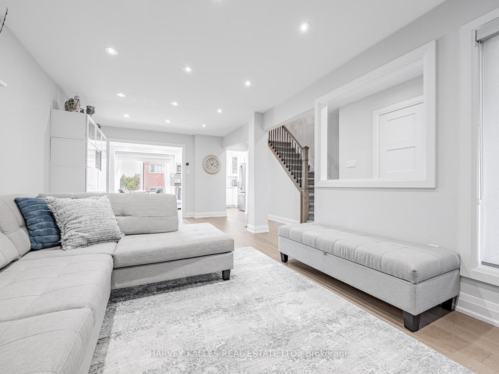 Photo 6 of 106 Bay Hill Drive, Vaughan, Glen Shields — HOMEH