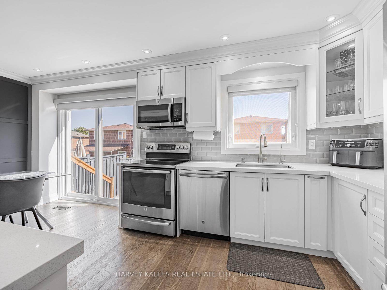 Photo 12 of 106 Bay Hill Drive, Vaughan, Glen Shields — HOMEH