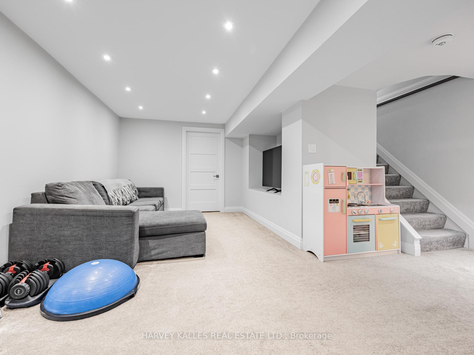 Photo 21 of 106 Bay Hill Drive, Vaughan, Glen Shields — HOMEH