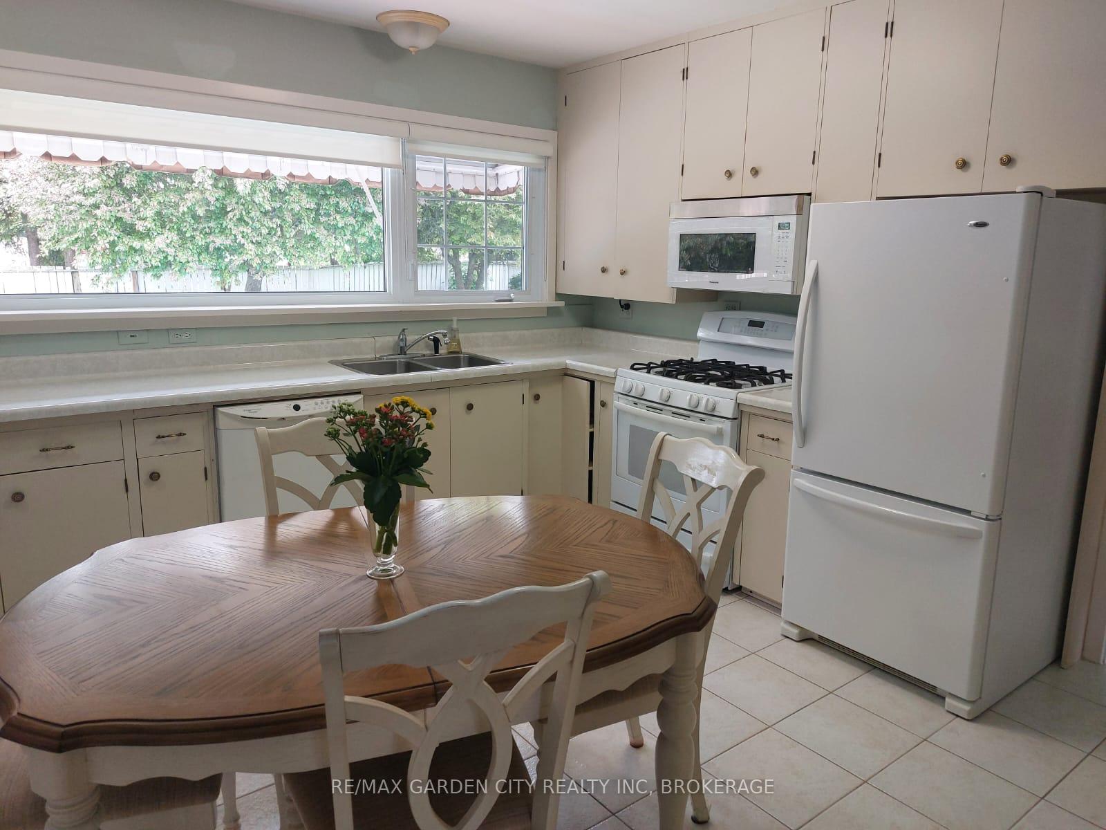 Photo 4 of 5 Parkview Crescent, Welland, Prince Charles — HOMEH