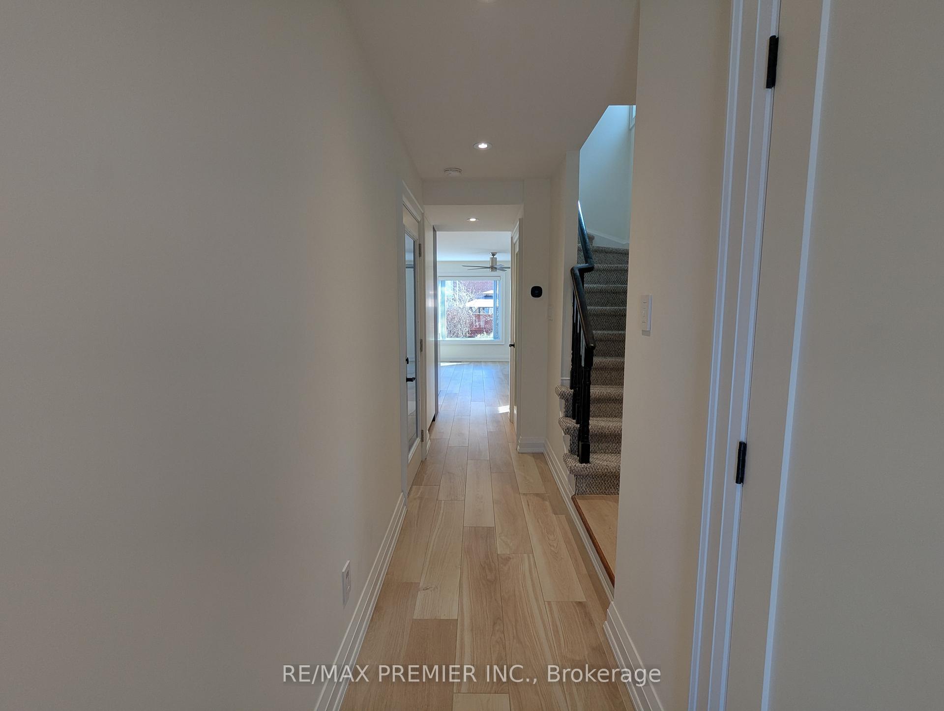 Photo 2 of 226 Kelso Crescent, Vaughan, Maple — HOMEH