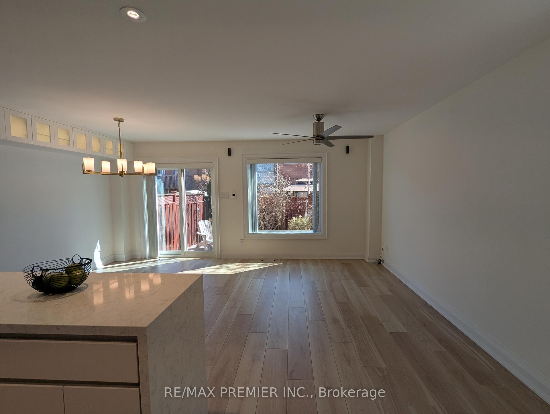 Photo 5 of 226 Kelso Crescent, Vaughan, Maple — HOMEH
