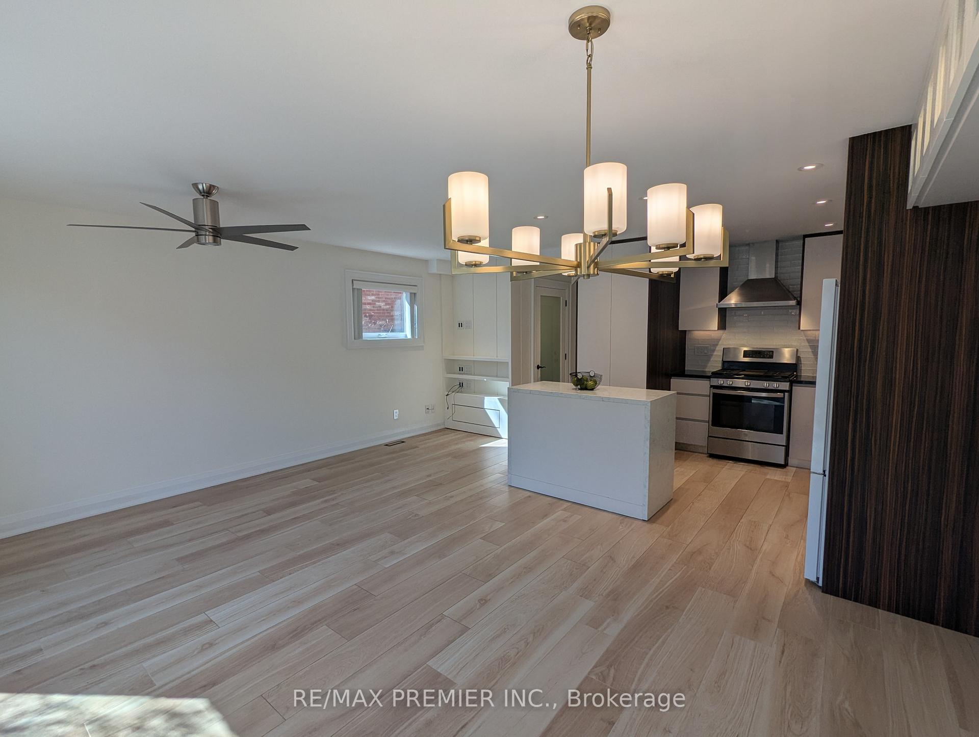 Photo 8 of 226 Kelso Crescent, Vaughan, Maple — HOMEH