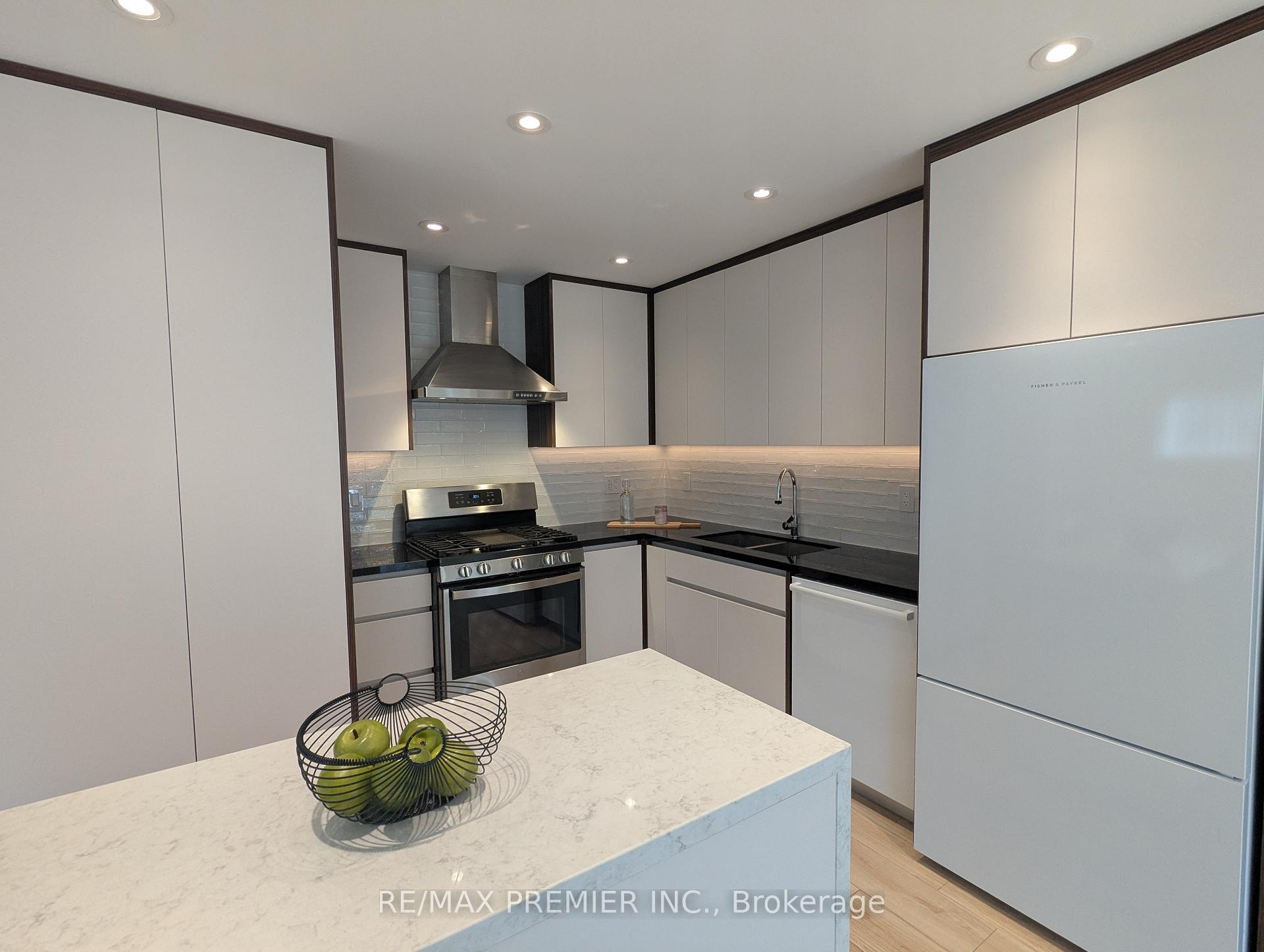 Photo 9 of 226 Kelso Crescent, Vaughan, Maple — HOMEH