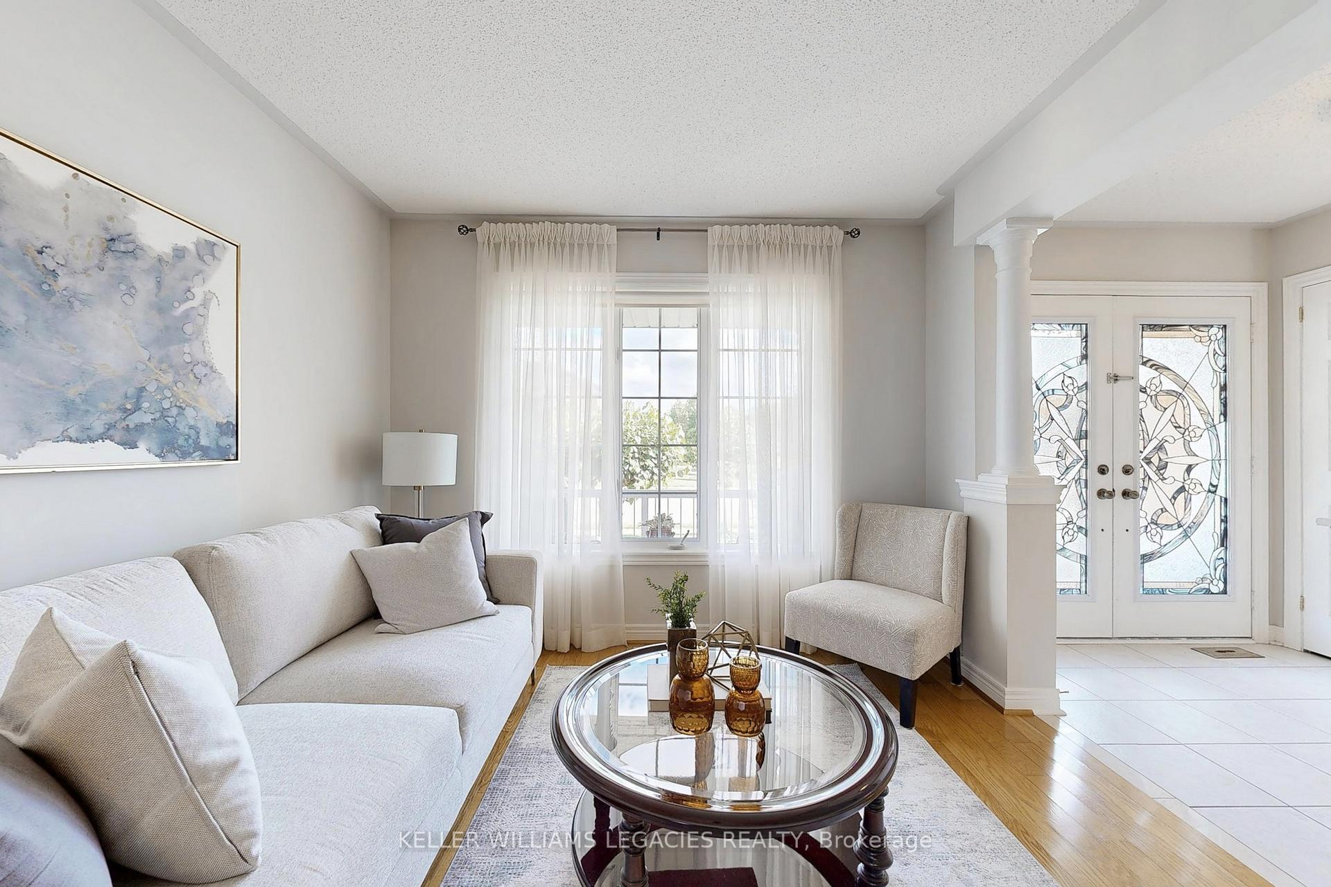 Photo 2 of 304 Maria Antonia Road, Vaughan, Vellore Village — HOMEH