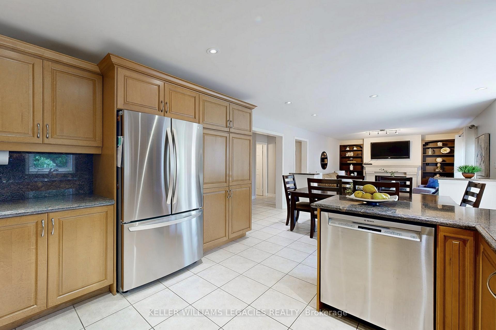Photo 7 of 304 Maria Antonia Road, Vaughan, Vellore Village — HOMEH