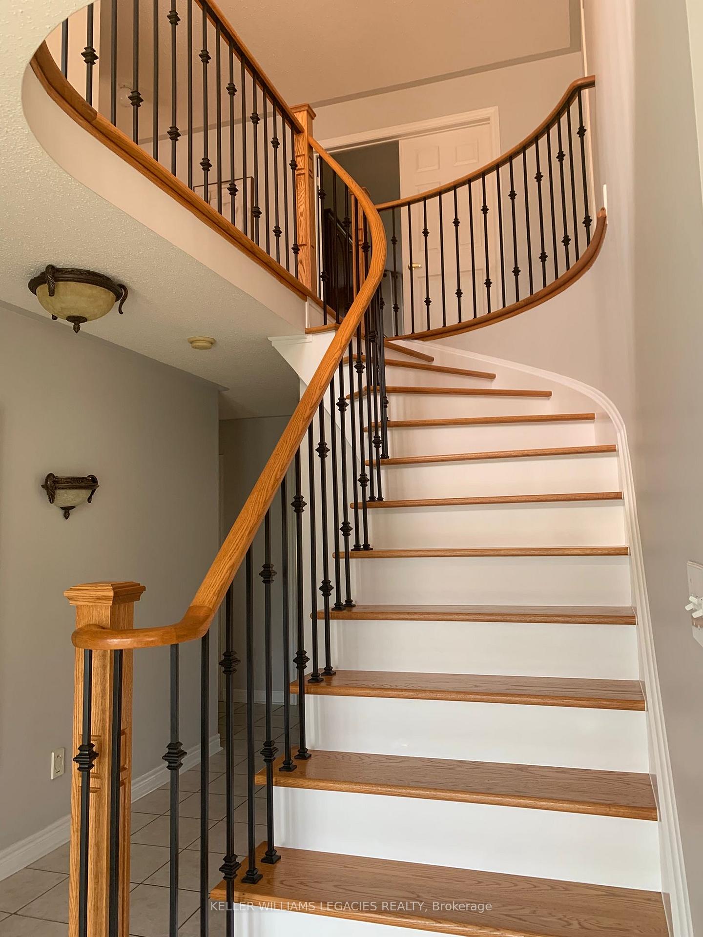 Photo 12 of 304 Maria Antonia Road, Vaughan, Vellore Village — HOMEH