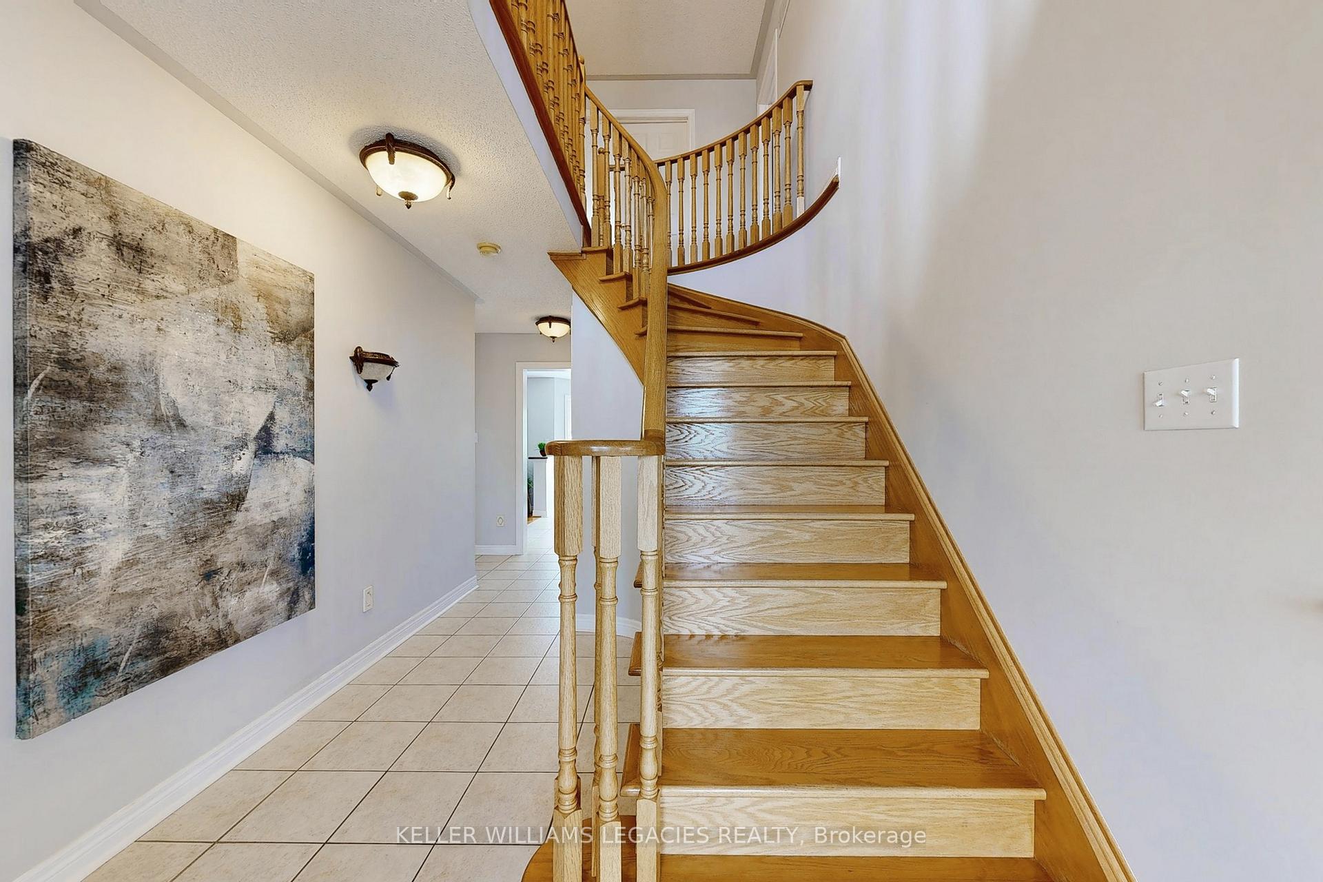 Photo 13 of 304 Maria Antonia Road, Vaughan, Vellore Village — HOMEH