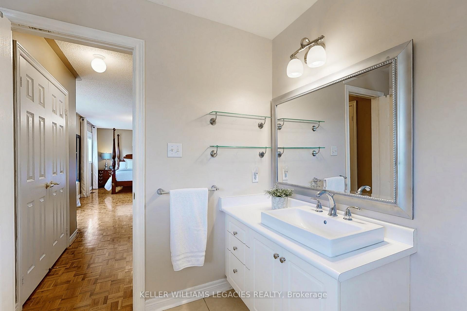 Photo 17 of 304 Maria Antonia Road, Vaughan, Vellore Village — HOMEH