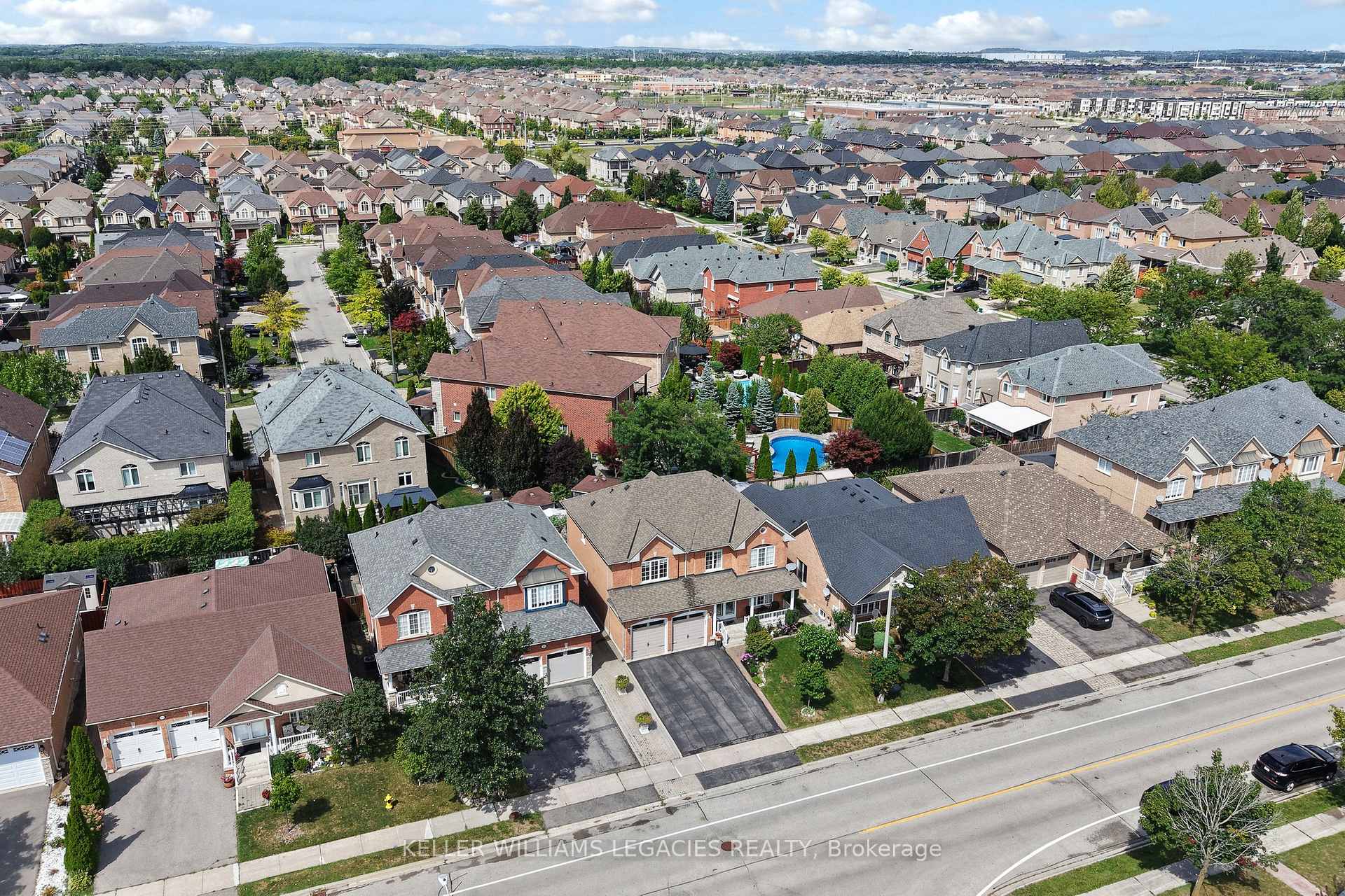 Photo 32 of 304 Maria Antonia Road, Vaughan, Vellore Village — HOMEH