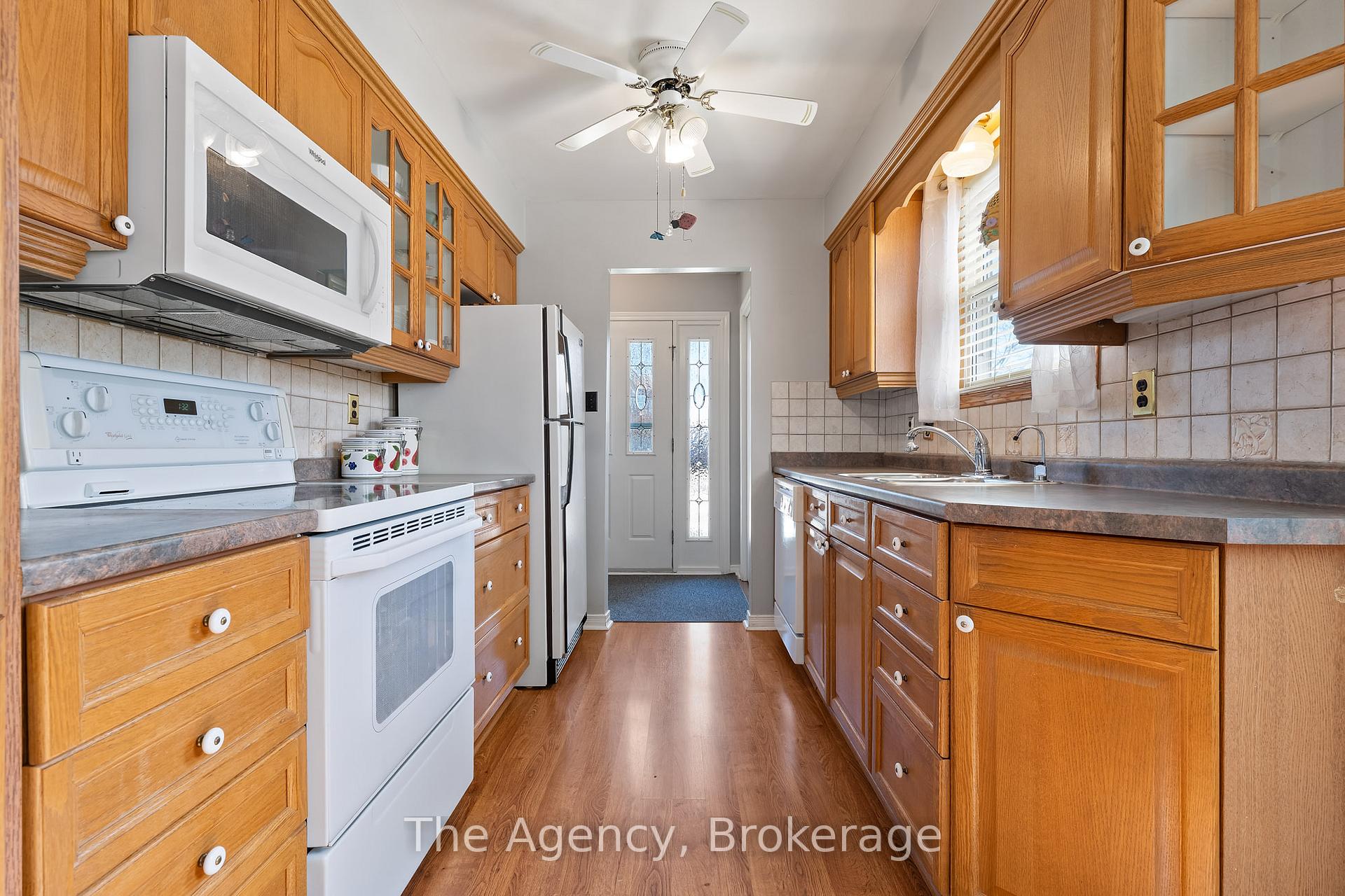Photo 5 of 19 Fairlawn Crescent, Welland, Prince Charles — HOMEH