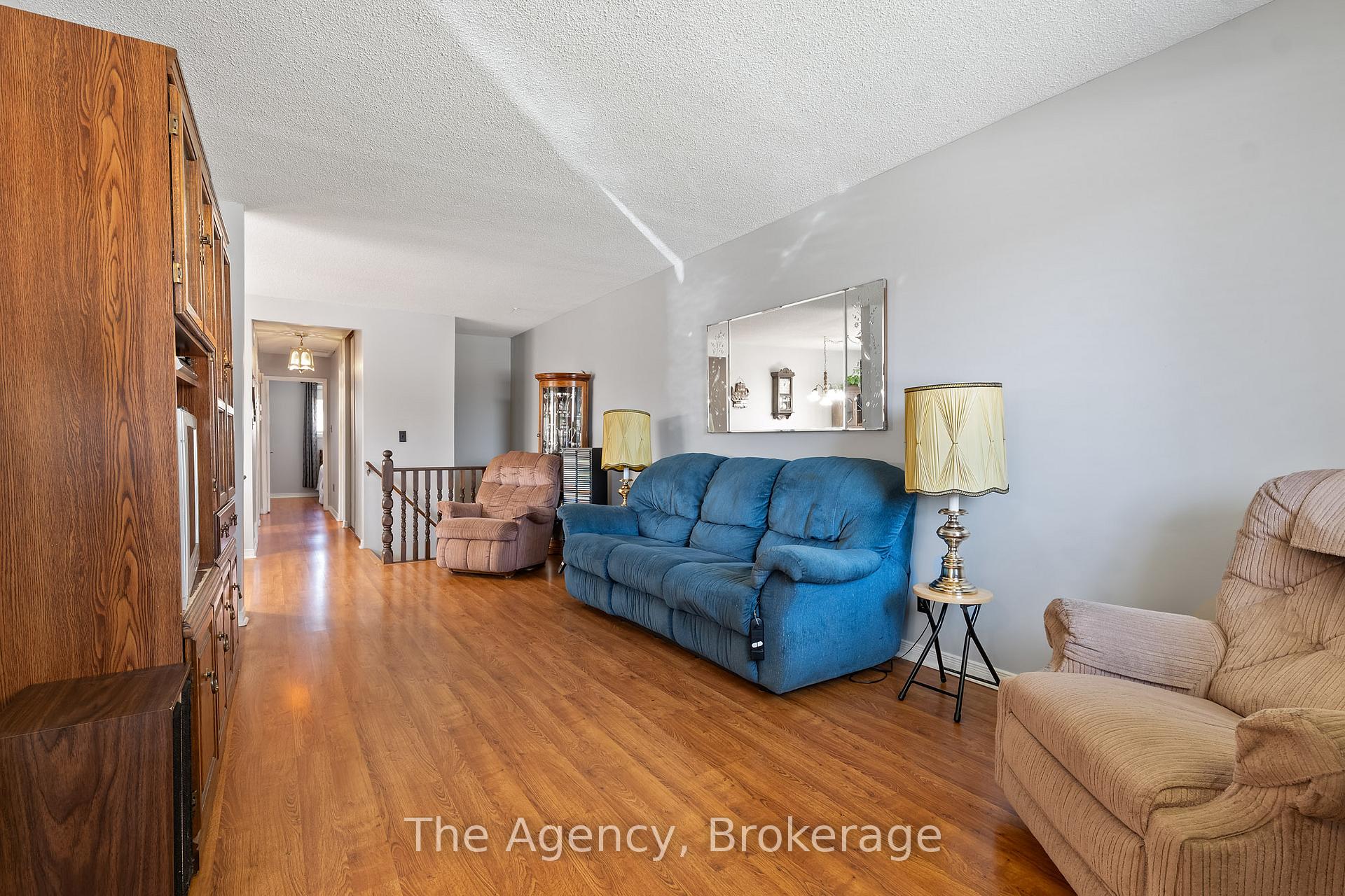 Photo 10 of 19 Fairlawn Crescent, Welland, Prince Charles — HOMEH