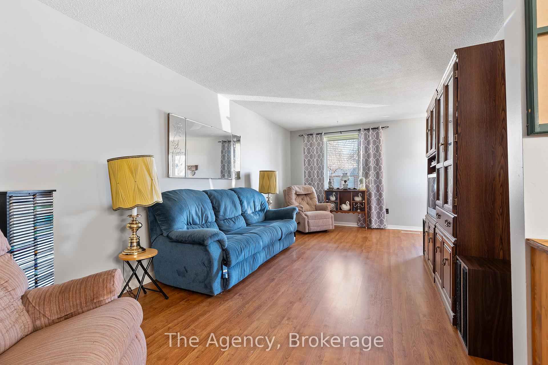 Photo 11 of 19 Fairlawn Crescent, Welland, Prince Charles — HOMEH
