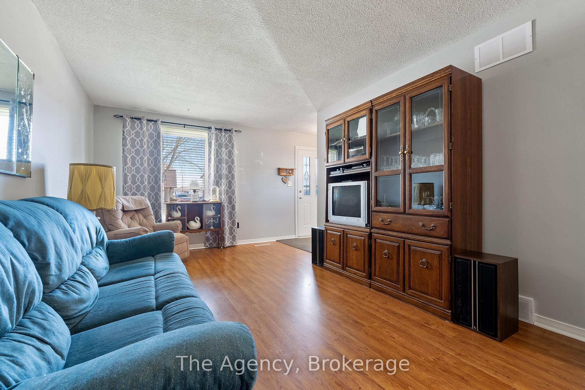 Photo 12 of 19 Fairlawn Crescent, Welland, Prince Charles — HOMEH