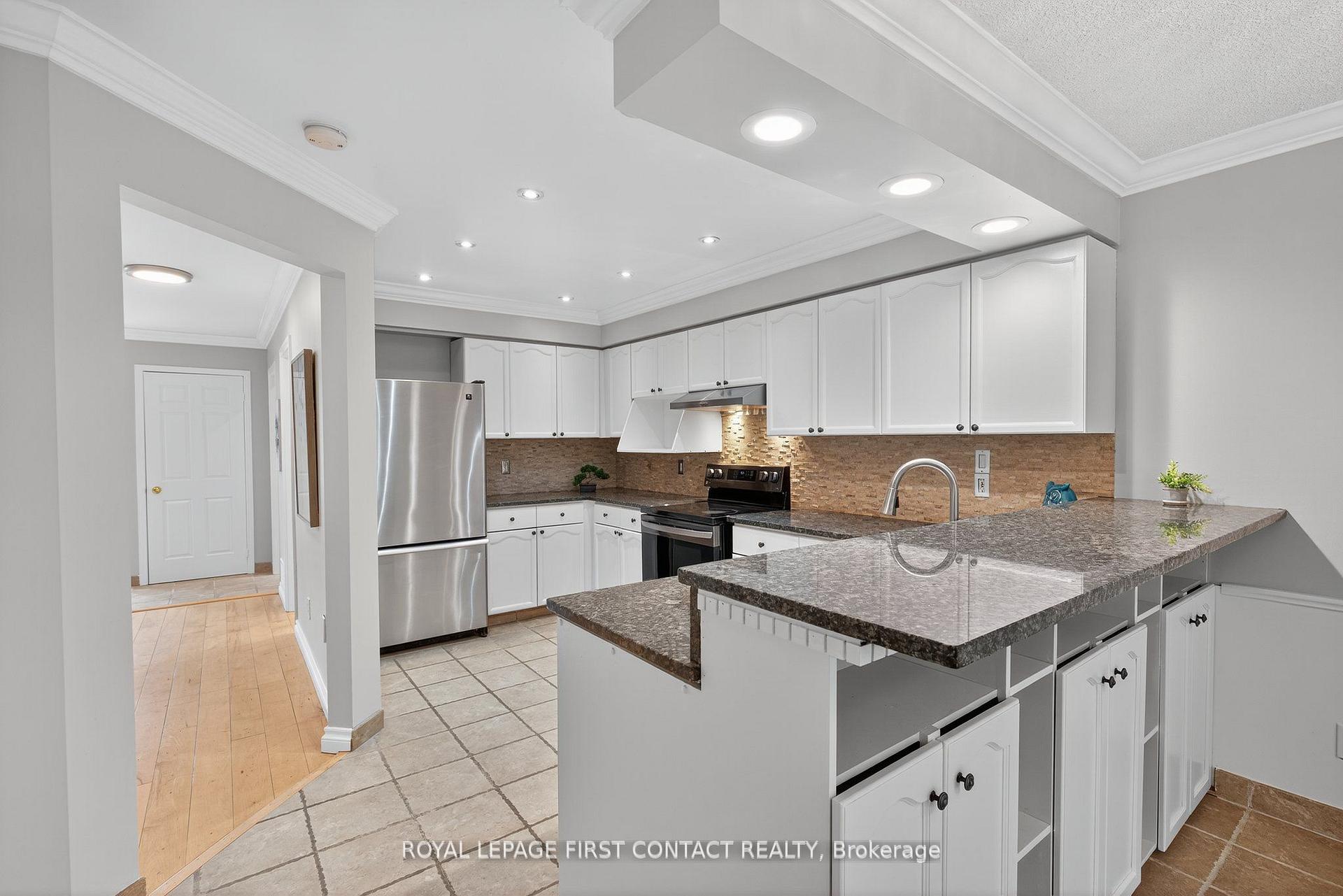 Photo 9 of 101 Browning Trail, Barrie, Letitia Heights — HOMEH