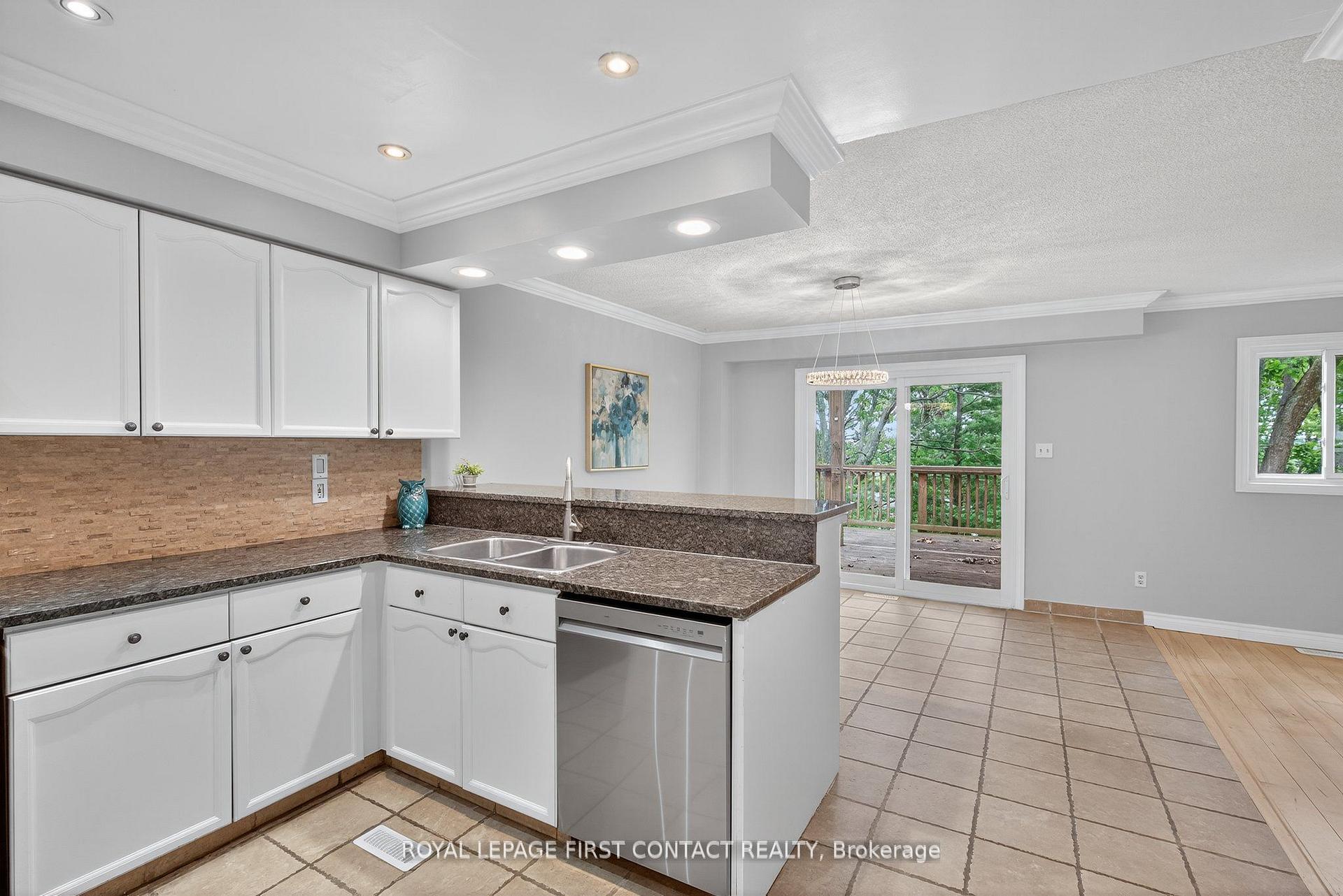 Photo 31 of 101 Browning Trail, Barrie, Letitia Heights — HOMEH