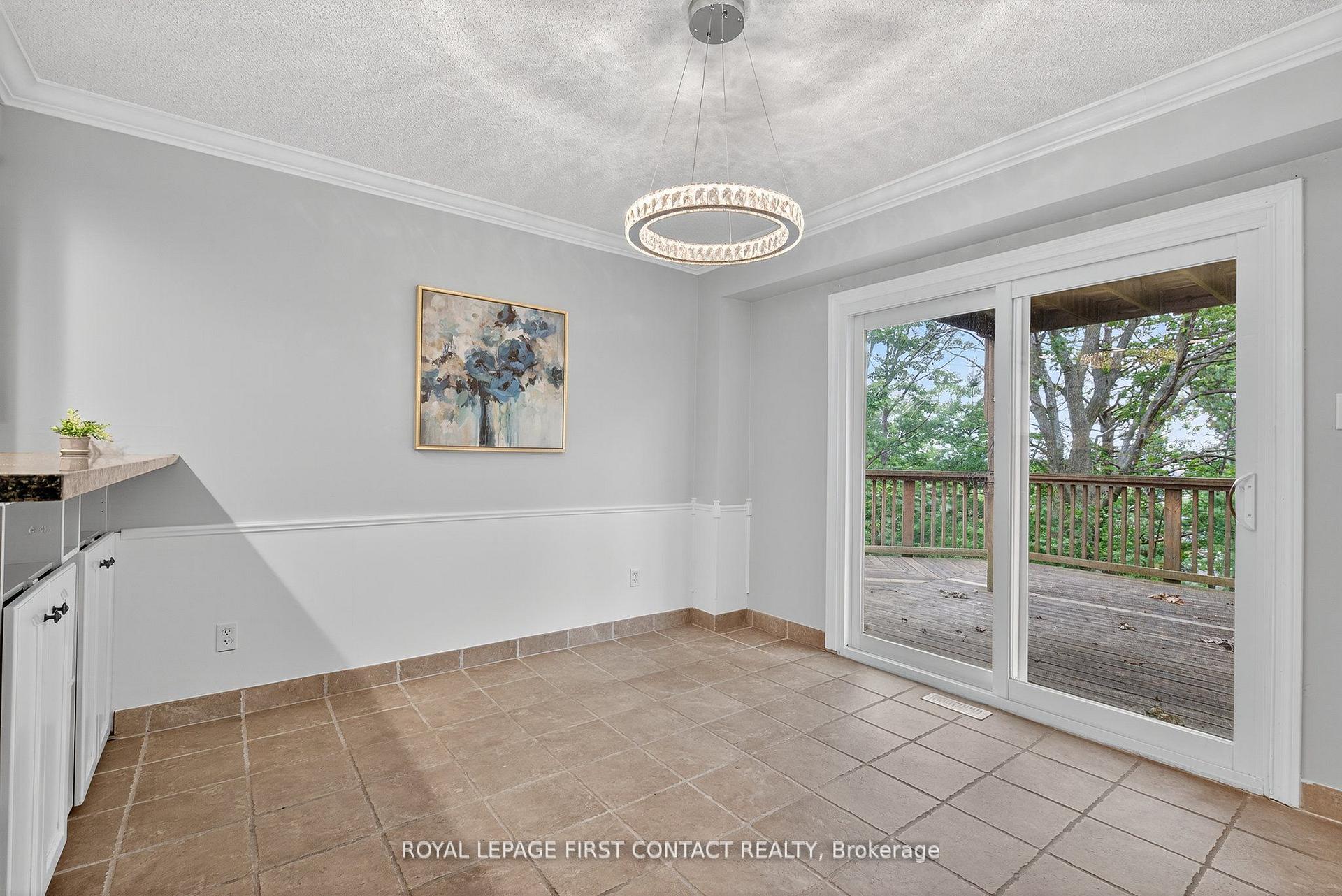 Photo 10 of 101 Browning Trail, Barrie, Letitia Heights — HOMEH