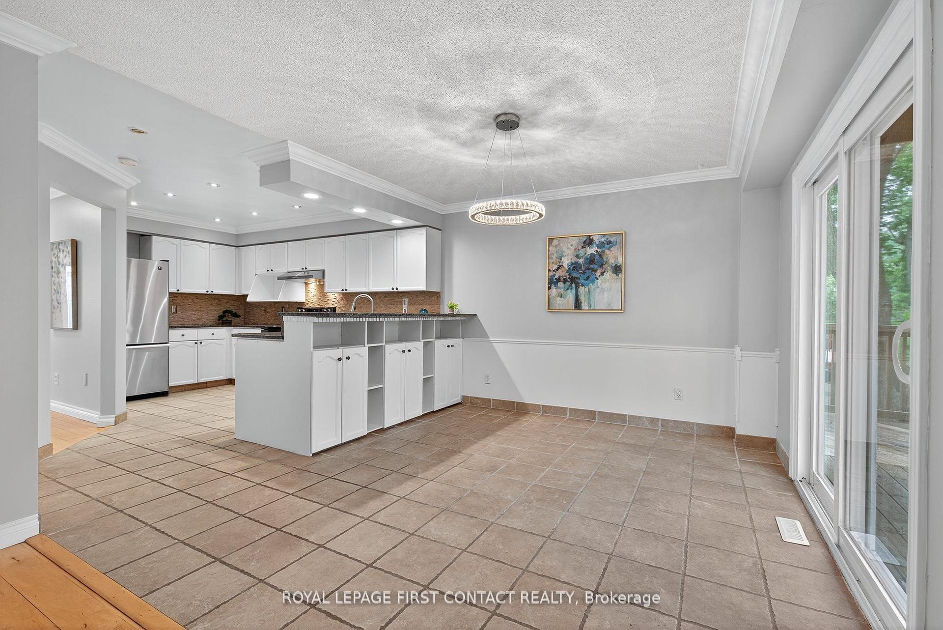 Photo 11 of 101 Browning Trail, Barrie, Letitia Heights — HOMEH