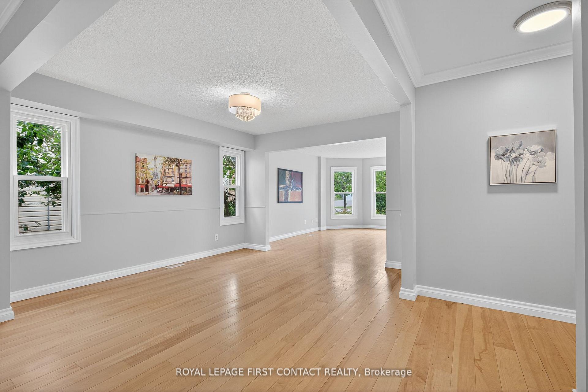 Photo 12 of 101 Browning Trail, Barrie, Letitia Heights — HOMEH