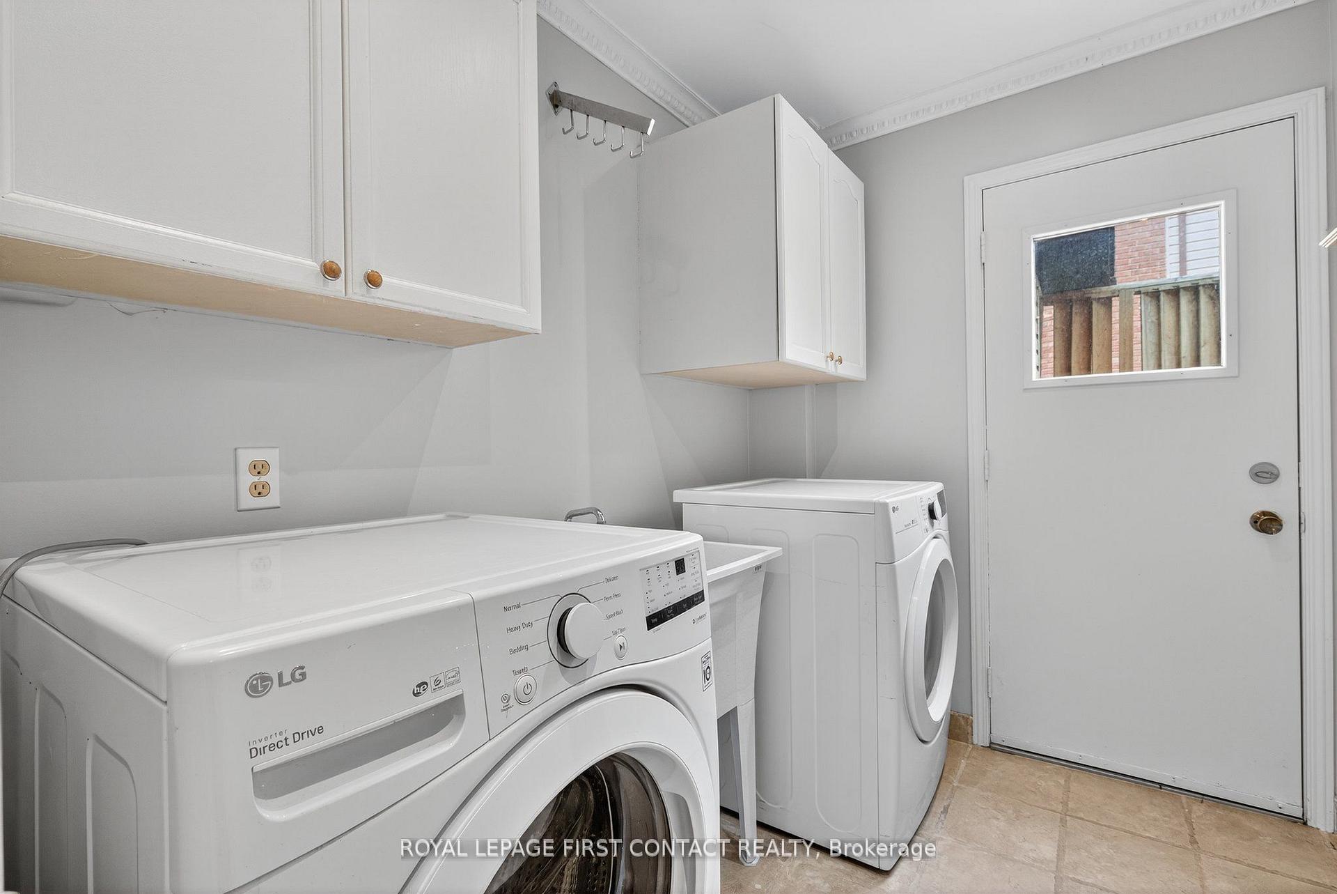Photo 16 of 101 Browning Trail, Barrie, Letitia Heights — HOMEH