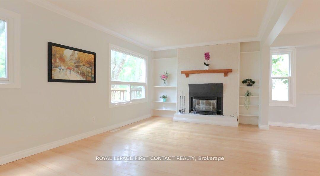 Photo 17 of 101 Browning Trail, Barrie, Letitia Heights — HOMEH