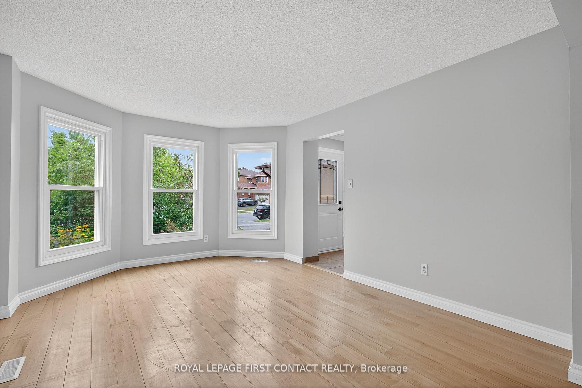 Photo 23 of 101 Browning Trail, Barrie, Letitia Heights — HOMEH