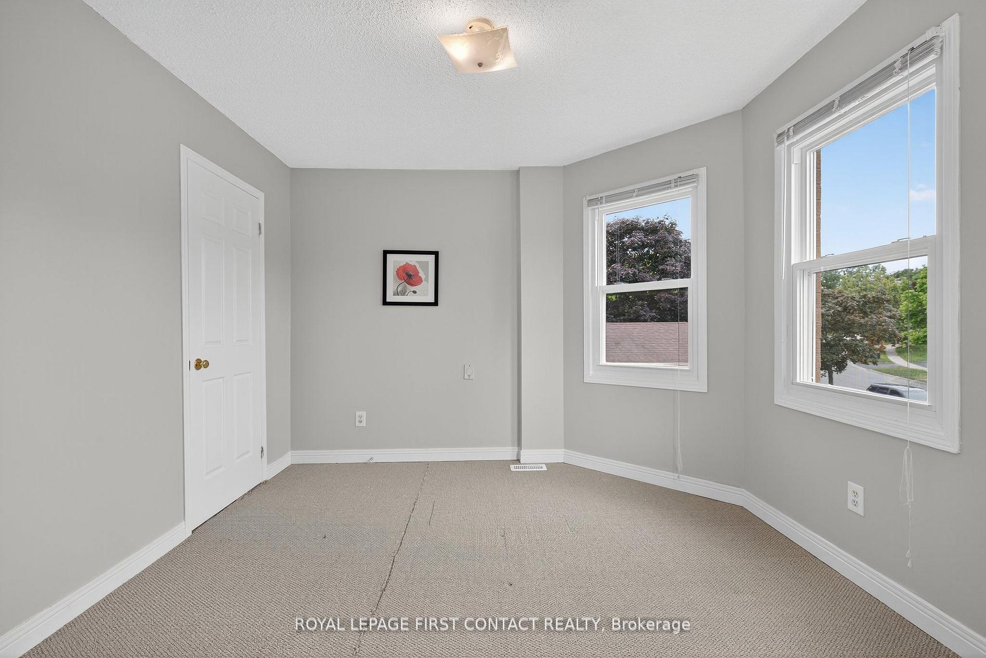 Photo 19 of 101 Browning Trail, Barrie, Letitia Heights — HOMEH
