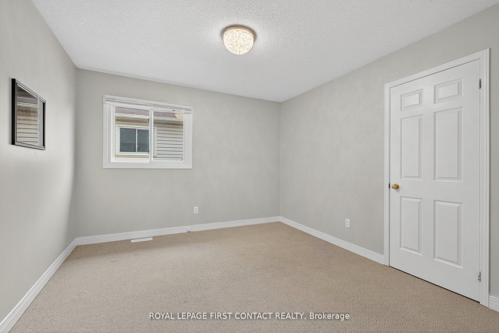 Photo 22 of 101 Browning Trail, Barrie, Letitia Heights — HOMEH