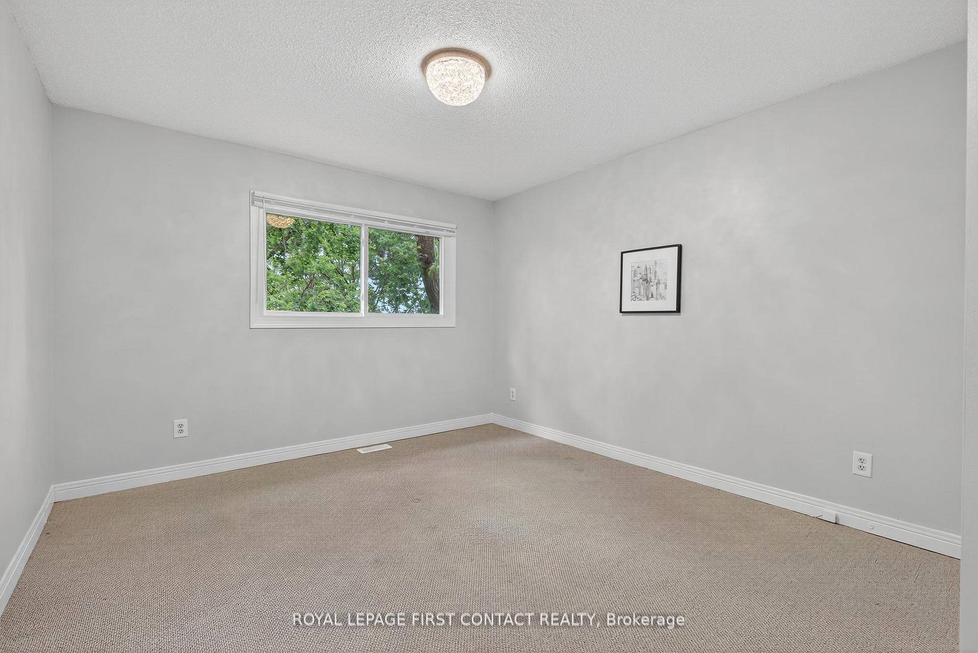 Photo 25 of 101 Browning Trail, Barrie, Letitia Heights — HOMEH