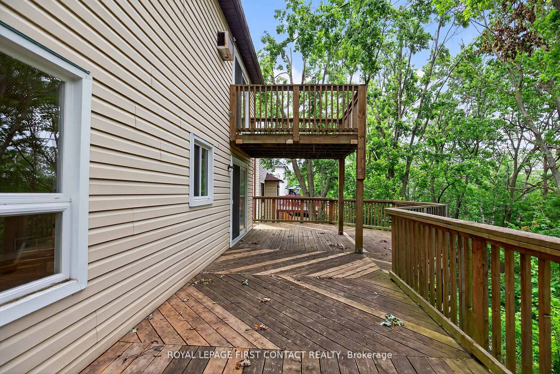 Photo 38 of 101 Browning Trail, Barrie, Letitia Heights — HOMEH