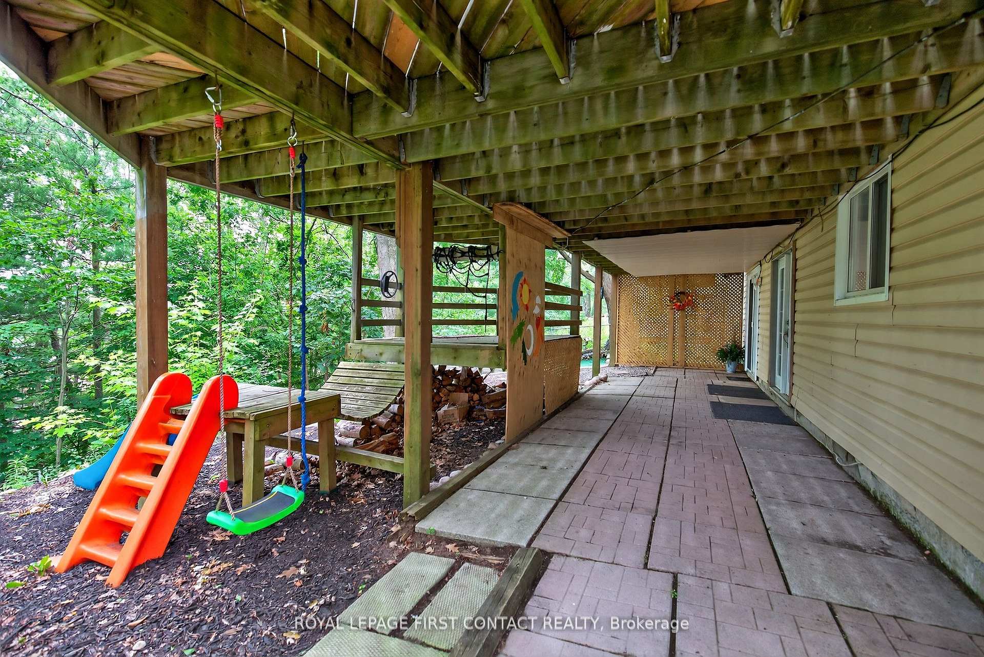 Photo 36 of 101 Browning Trail, Barrie, Letitia Heights — HOMEH